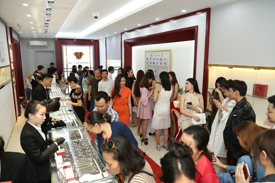 Chỉ trong 3 năm Huy Thanh Jewelry phủ 19 showroom trên khắp cả nước! - 3 Chỉ trong 3 năm Huy Thanh Jewelry phủ 19 showroom trên khắp cả nước! - 3