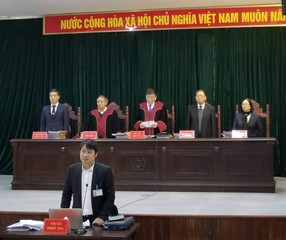 2hoi-dong-xet-xu.jpg 2hoi-dong-xet-xu.jpg