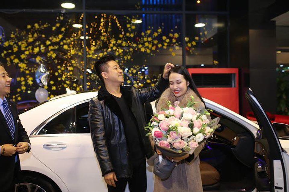 Sau hàng loạt vận xui, ca sĩ Tuấn Hưng dốc hầu bao “tậu” xe sang 5 tỉ - 1 Sau hàng loạt vận xui, ca sĩ Tuấn Hưng dốc hầu bao “tậu” xe sang 5 tỉ - 1