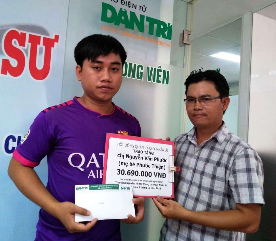 trao quỹ nhân ái.jpg trao quỹ nhân ái.jpg