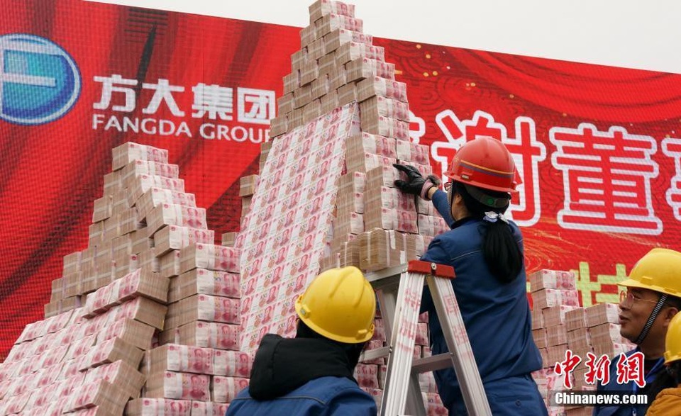 Choáng ngợp “núi tiền” công ty Trung Quốc thưởng tết cho nhân viên - 7 Choáng ngợp “núi tiền” công ty Trung Quốc thưởng tết cho nhân viên - 7