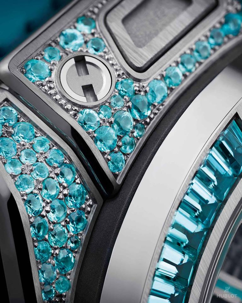 Hublot lần đầu tiên đưa loại đá hiếm hơn cả kim cương lên đồng hồ - 2 Hublot lần đầu tiên đưa loại đá hiếm hơn cả kim cương lên đồng hồ - 2
