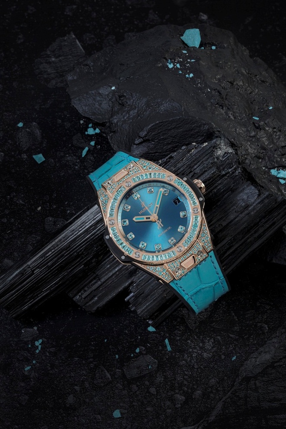 Hublot lần đầu tiên đưa loại đá hiếm hơn cả kim cương lên đồng hồ - 5 Hublot lần đầu tiên đưa loại đá hiếm hơn cả kim cương lên đồng hồ - 5