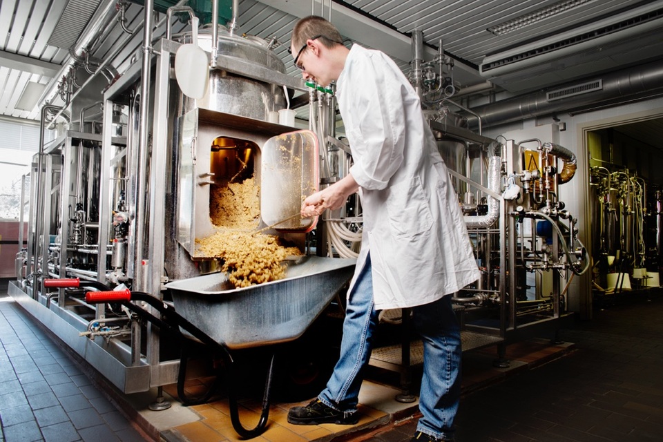 Bia - Sự kết hợp giữa khoa học và nghệ thuật  - 1