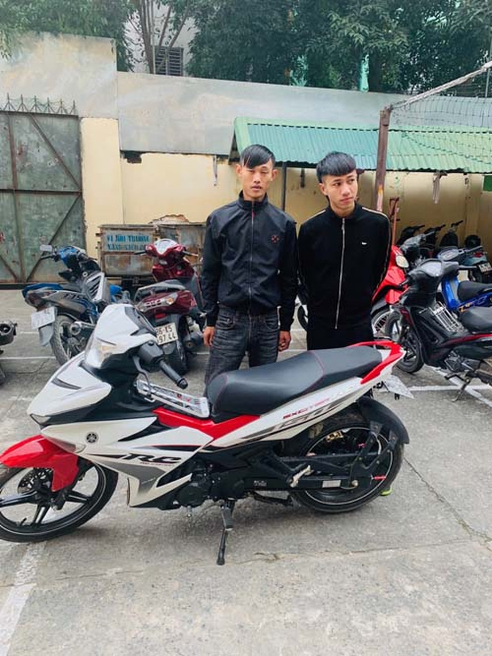 4 đối tượng táo tợn chặn đường, cướp xe trong đêm - 1 4 đối tượng táo tợn chặn đường, cướp xe trong đêm - 1