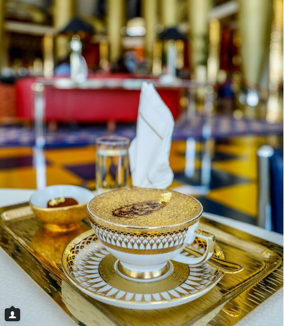 Những món ăn dát vàng siêu xa xỉ ở Dubai - 1 Những món ăn dát vàng siêu xa xỉ ở Dubai - 1