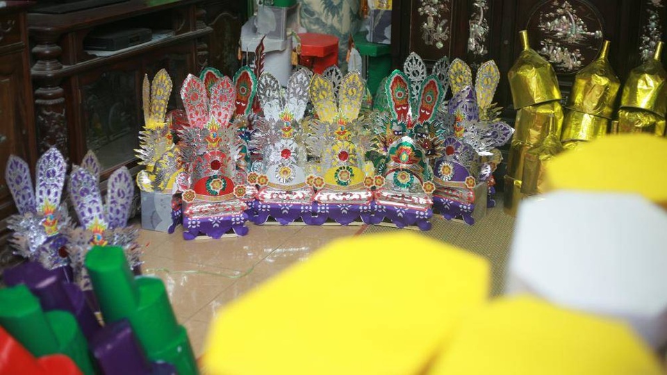 Làng nghề vàng mã hối hả trước Tết ông Công ông Táo - 9 Làng nghề vàng mã hối hả trước Tết ông Công ông Táo - 9