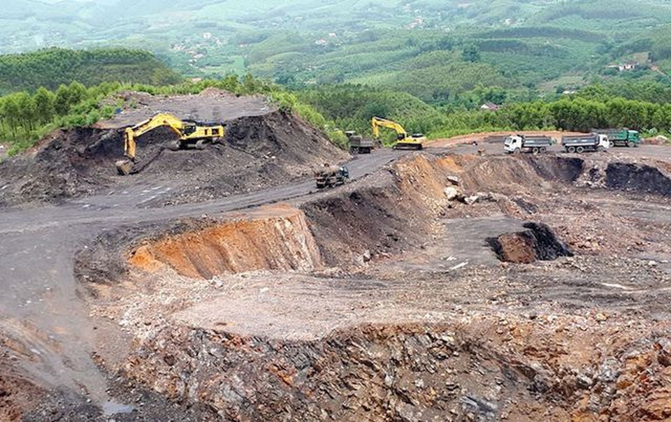 Yêu cầu làm rõ trách nhiệm của doanh nghiệp “đẻ” ra núi phế thải “quái dị” tại Bắc Giang - 2 Yêu cầu làm rõ trách nhiệm của doanh nghiệp “đẻ” ra núi phế thải “quái dị” tại Bắc Giang - 2