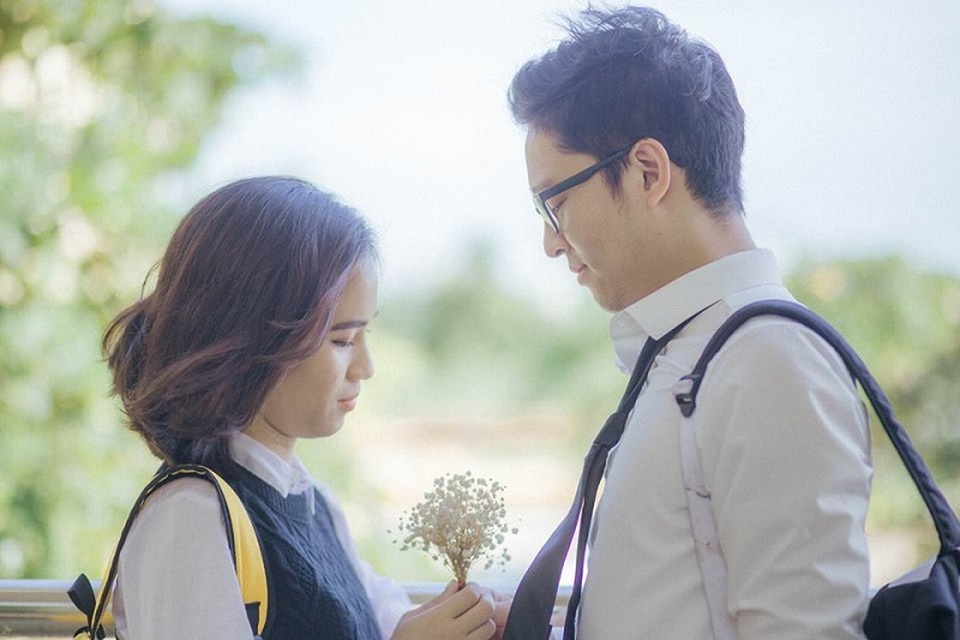 Bộ ảnh cưới “ghế đá sân trường” của cặp đôi từng... ghét nhau - 11 Bộ ảnh cưới “ghế đá sân trường” của cặp đôi từng... ghét nhau - 11