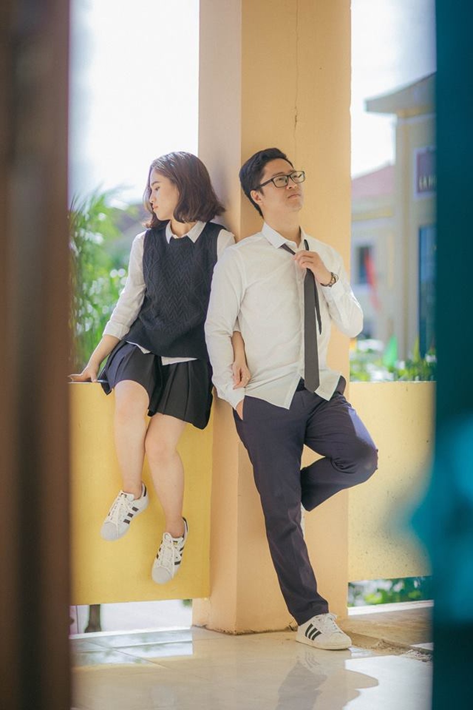 Bộ ảnh cưới “ghế đá sân trường” của cặp đôi từng... ghét nhau - 3 Bộ ảnh cưới “ghế đá sân trường” của cặp đôi từng... ghét nhau - 3