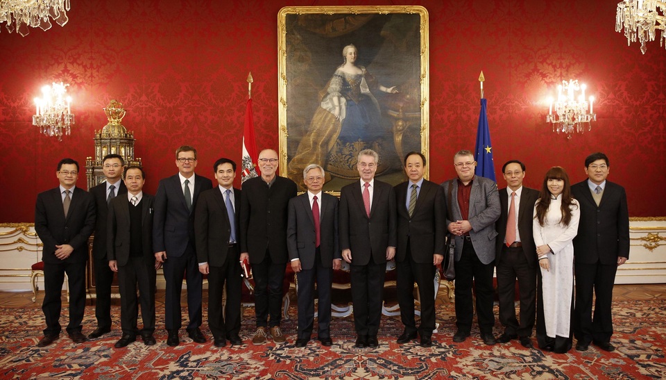 BY ket noi doan cac nha khoa hoc bcttVN voi Tong thong Ao Heinz Fischer (2014).jpg BY ket noi doan cac nha khoa hoc bcttVN voi Tong thong Ao Heinz Fischer (2014).jpg