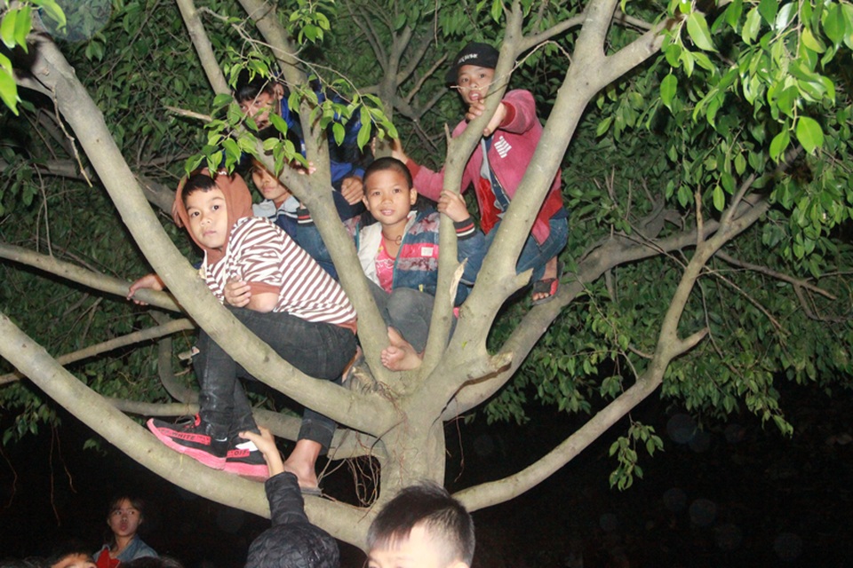 Xúc động đêm giao lưu “Xuân ấm Đèo Ngang” giúp bà con nghèo Hà Tĩnh đón Tết - 3 Xúc động đêm giao lưu “Xuân ấm Đèo Ngang” giúp bà con nghèo Hà Tĩnh đón Tết - 3