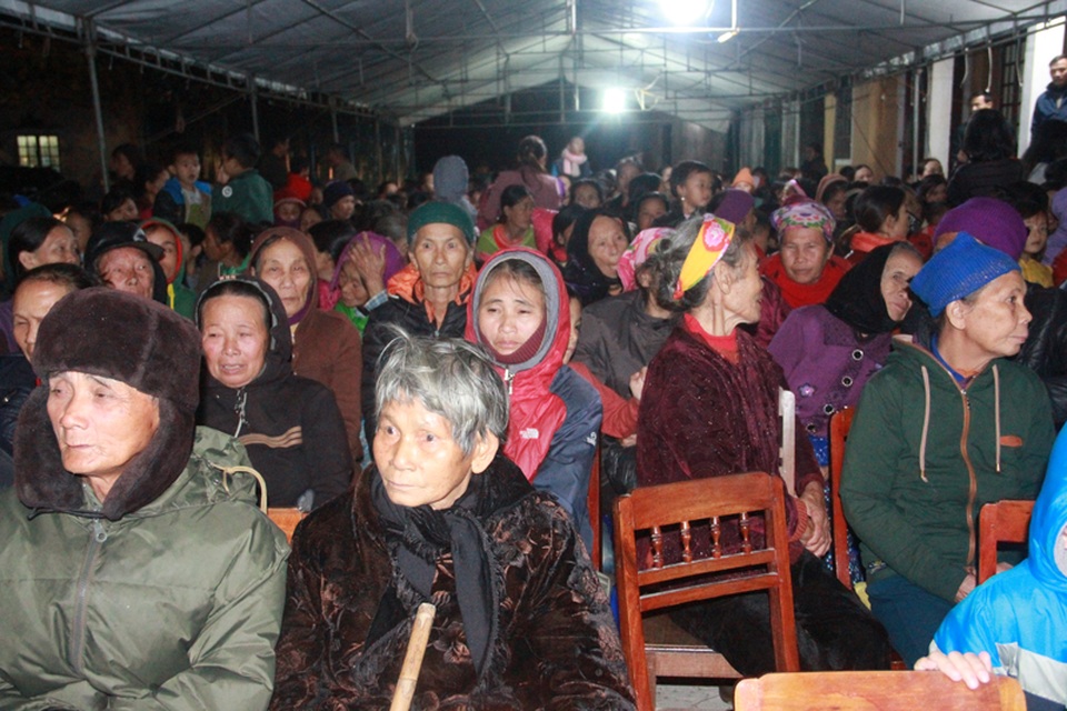 Xúc động đêm giao lưu “Xuân ấm Đèo Ngang” giúp bà con nghèo Hà Tĩnh đón Tết - 2 Xúc động đêm giao lưu “Xuân ấm Đèo Ngang” giúp bà con nghèo Hà Tĩnh đón Tết - 2