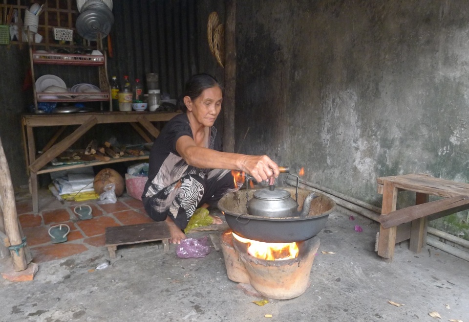 Mẹ bỏ đi, cha gặp tai nạn nằm liệt giường, bé 9 tuổi mịt mờ tương lai - 6 Mẹ bỏ đi, cha gặp tai nạn nằm liệt giường, bé 9 tuổi mịt mờ tương lai - 6