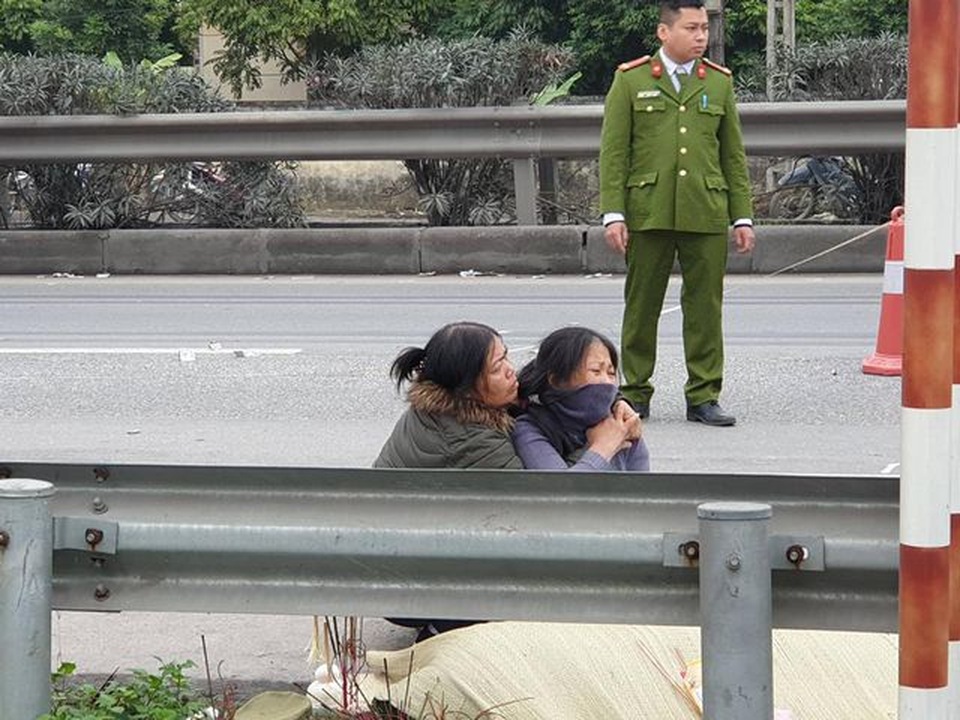 6 người nằm xếp hàng trên đường không ai còn thở nữa... - 1 6 người nằm xếp hàng trên đường không ai còn thở nữa... - 1