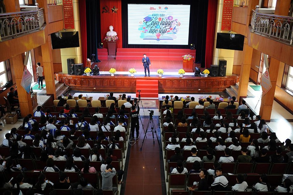 Khơi dậy cảm hứng học tập - Chương trình dạy ngoại ngữ miễn phí do AVT Education tổ chức - 2 Khơi dậy cảm hứng học tập - Chương trình dạy ngoại ngữ miễn phí do AVT Education tổ chức - 2