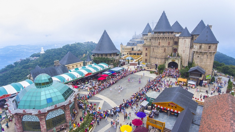 Le hoi Sun World Ba Na Hills.jpg Le hoi Sun World Ba Na Hills.jpg