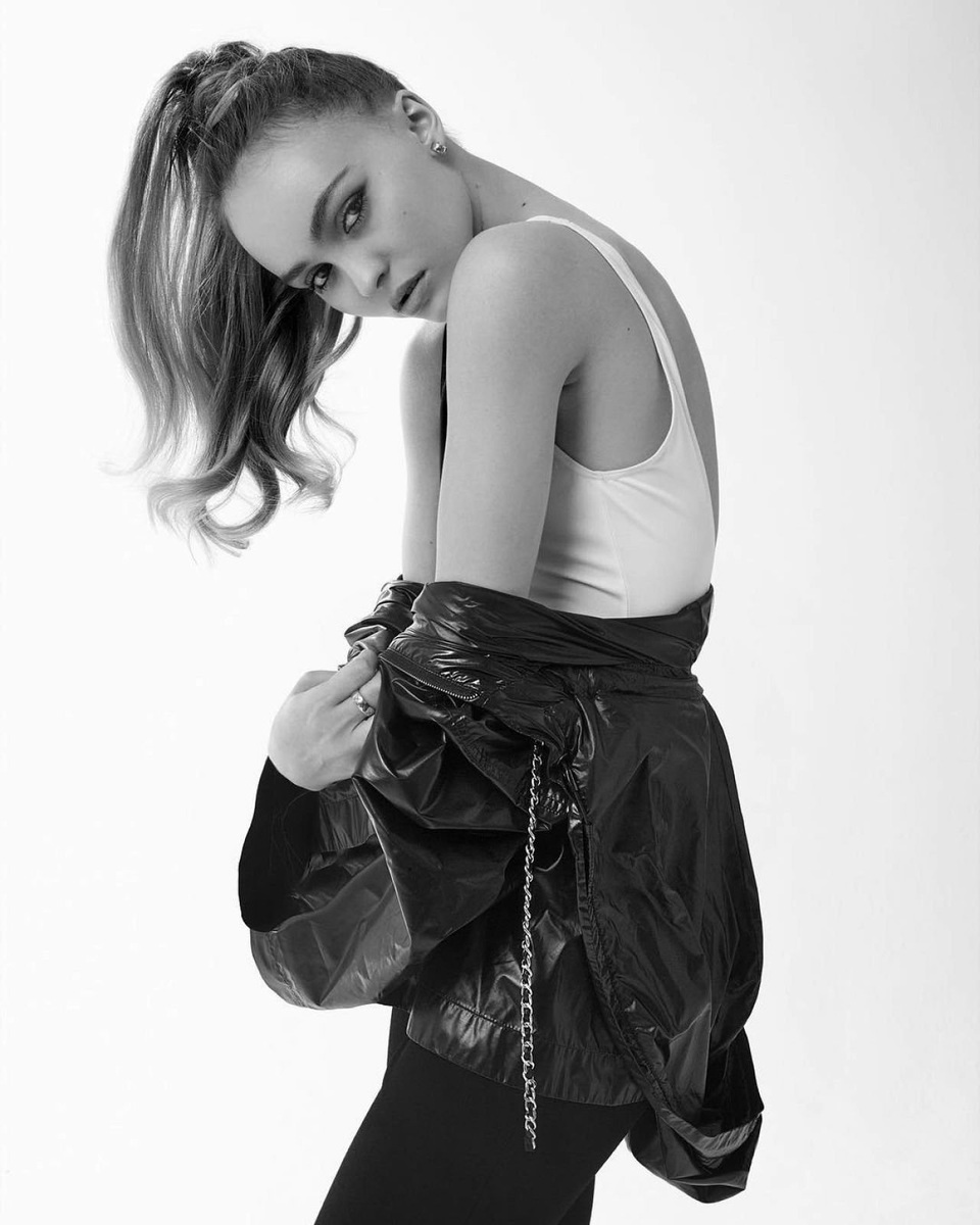 Con gái cướp biển Johnny Deep quyến rũ ở tuổi 20 - 9