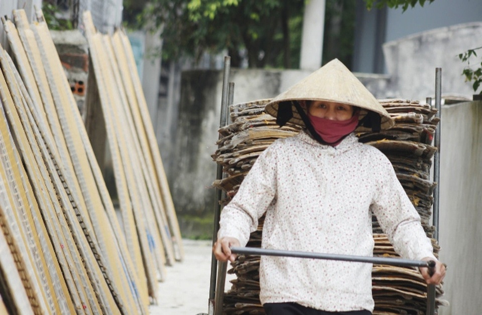Làng bánh tráng bên sông Gianh hối hả vào vụ Tết - 5 Làng bánh tráng bên sông Gianh hối hả vào vụ Tết - 5