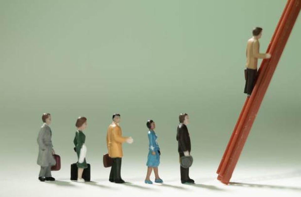 nhan vien.jpg nhan vien.jpg