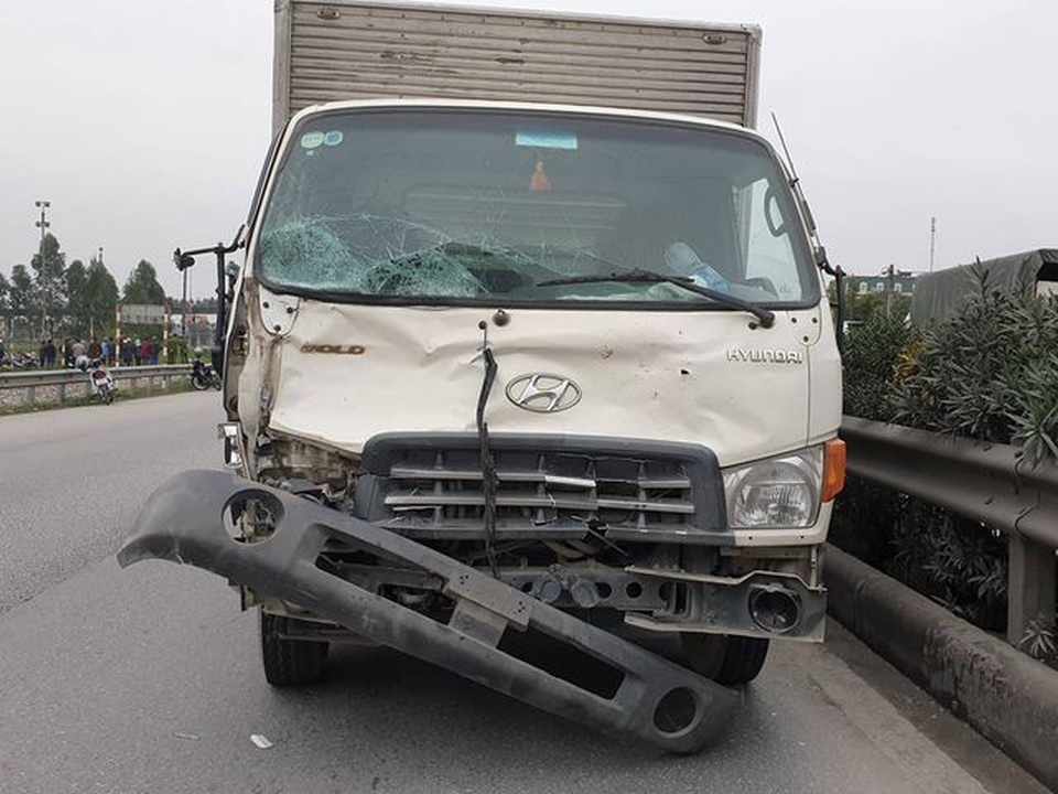 Vụ xe tải tông 8 người chết: Tước giấy phép kinh doanh hãng xe - 1 Vụ xe tải tông 8 người chết: Tước giấy phép kinh doanh hãng xe - 1