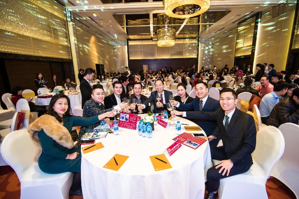 Khách hàng mua biệt thự, shophouse của Khai Sơn được tặng quà Tài – Lộc dịp Tết 2019 - 6 Khách hàng mua biệt thự, shophouse của Khai Sơn được tặng quà Tài – Lộc dịp Tết 2019 - 6