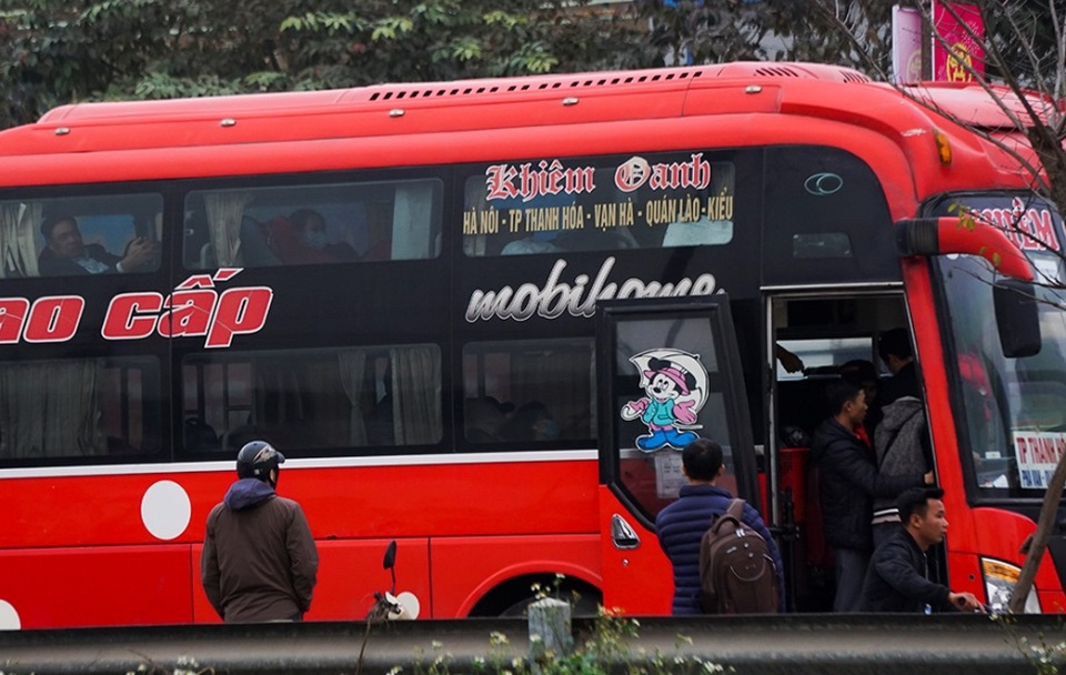 Hà Nội: Xe dù, bến cóc hoành hành dịp giáp Tết - 3 Hà Nội: Xe dù, bến cóc hoành hành dịp giáp Tết - 3