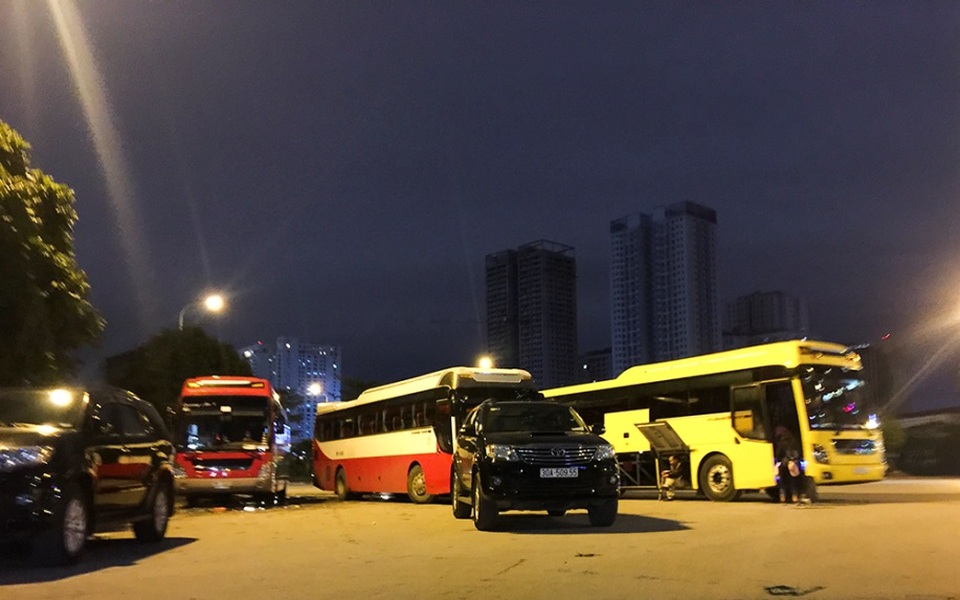 Hà Nội: Xe dù, bến cóc hoành hành dịp giáp Tết - 6 Hà Nội: Xe dù, bến cóc hoành hành dịp giáp Tết - 6