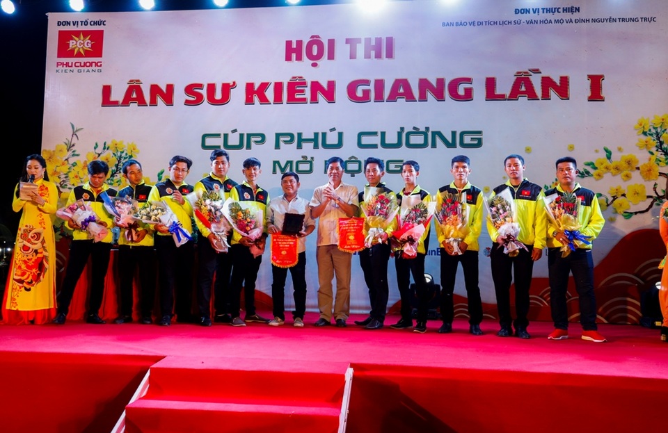 Kiên Giang: 34 đội lân sư quần hùng tranh tài mừng xuân Kỷ Hợi! - 2 Kiên Giang: 34 đội lân sư quần hùng tranh tài mừng xuân Kỷ Hợi! - 2