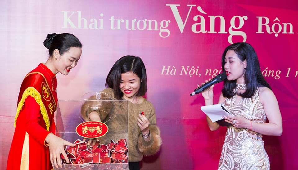 Bảo Tín Mạnh Hải công bố kết quả chương trình bốc thăm: “Khai trương vàng, rộn ràng quà tặng” - 2 Bảo Tín Mạnh Hải công bố kết quả chương trình bốc thăm: “Khai trương vàng, rộn ràng quà tặng” - 2