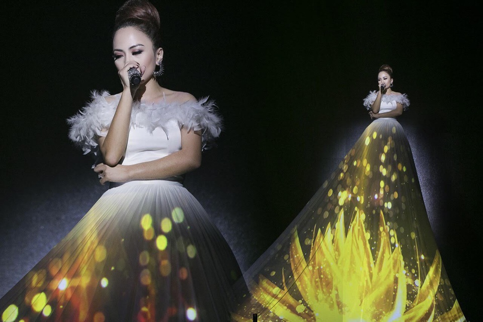 Ca sĩ Trọng Hiếu “bùng nổ” trên sân khấu Stars of The Night của Mat Xi S.G - 2 Ca sĩ Trọng Hiếu “bùng nổ” trên sân khấu Stars of The Night của Mat Xi S.G - 2