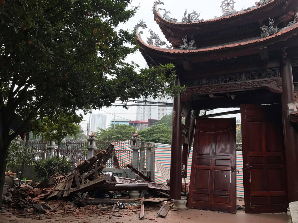 Hà Nội: Cổng chùa bị đâm đổ nát trong đêm - 2 Hà Nội: Cổng chùa bị đâm đổ nát trong đêm - 2