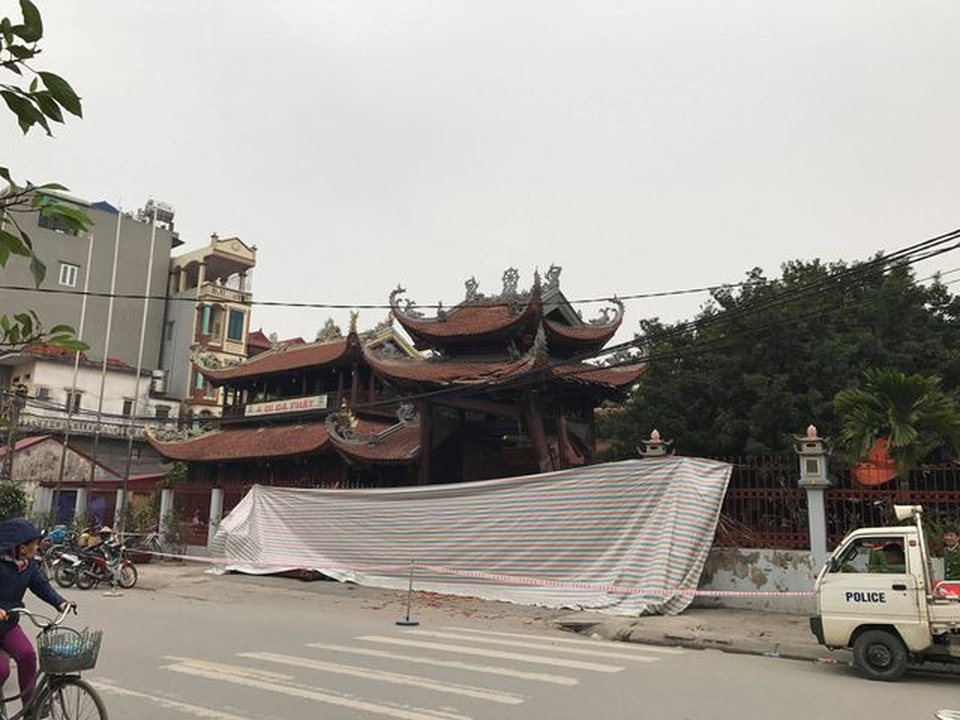 Hà Nội: Cổng chùa bị đâm đổ nát trong đêm - 4 Hà Nội: Cổng chùa bị đâm đổ nát trong đêm - 4