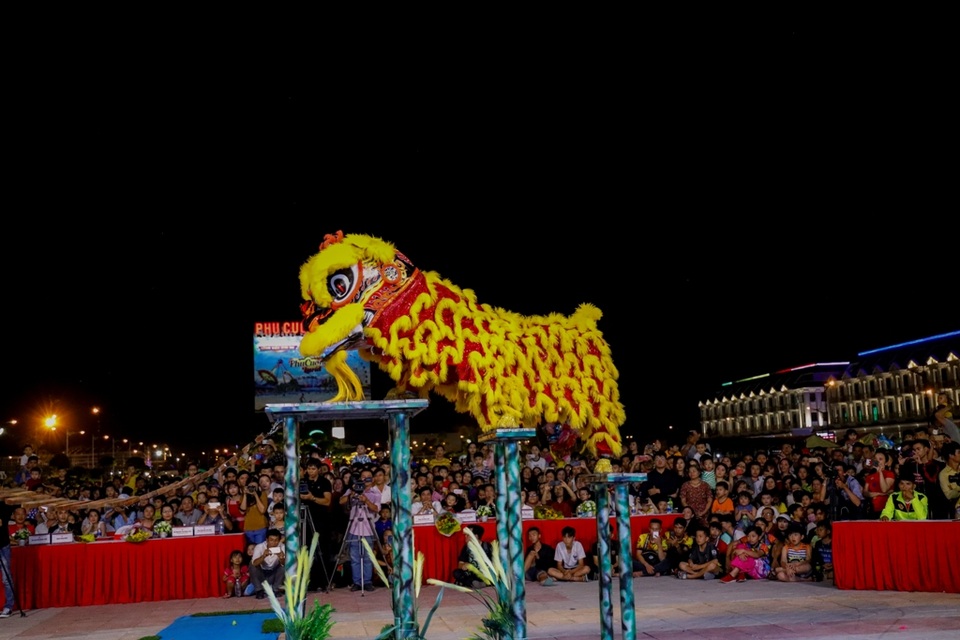 Kiên Giang: 34 đội lân sư quần hùng tranh tài mừng xuân Kỷ Hợi! - 6 Kiên Giang: 34 đội lân sư quần hùng tranh tài mừng xuân Kỷ Hợi! - 6