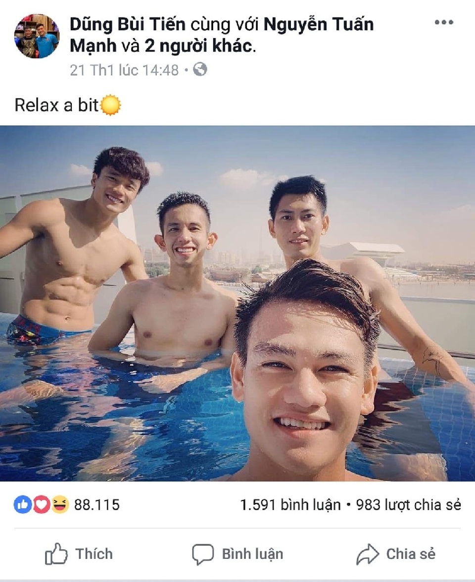 Thủ môn Bùi Tiến Dũng khoe cơ bắp cực phẩm khiến chị em mê mẩn - 1 Thủ môn Bùi Tiến Dũng khoe cơ bắp cực phẩm khiến chị em mê mẩn - 1