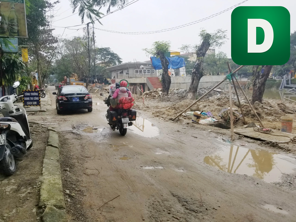 Sát Tết, người dân Huế ngán ngẩm nhìn những con đường nát bét - 3 Sát Tết, người dân Huế ngán ngẩm nhìn những con đường nát bét - 3