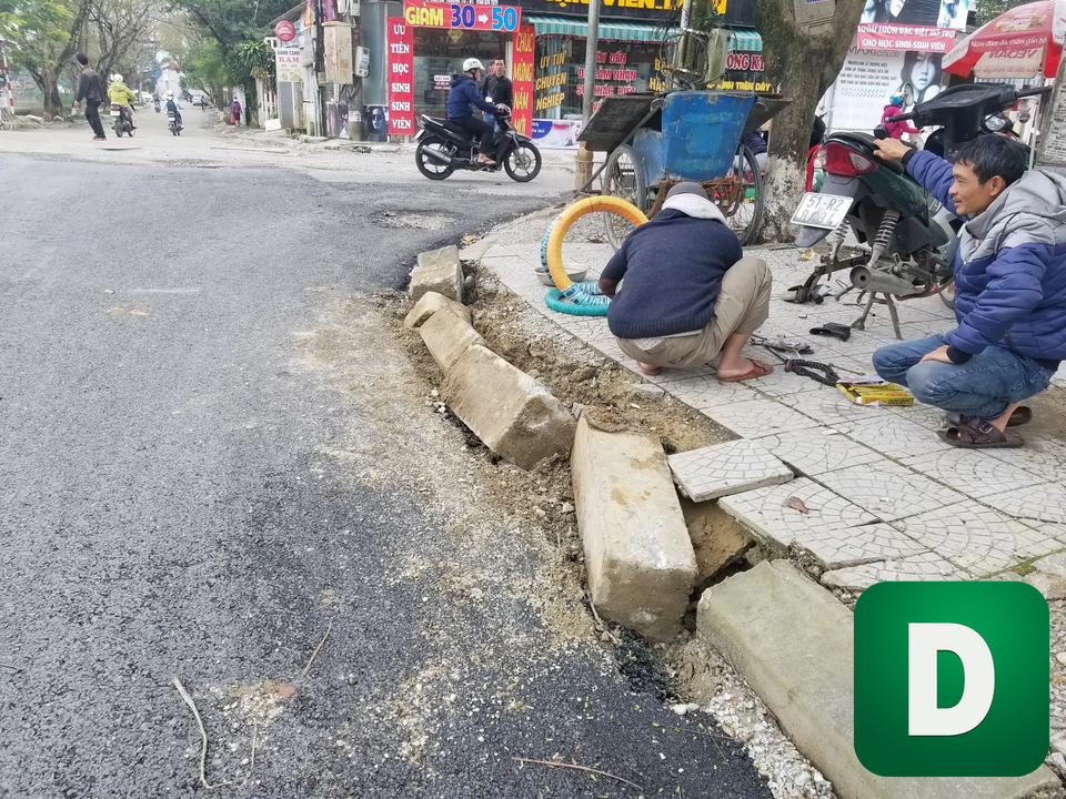Sát Tết, người dân Huế ngán ngẩm nhìn những con đường nát bét - 7 Sát Tết, người dân Huế ngán ngẩm nhìn những con đường nát bét - 7