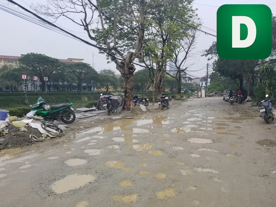 Sát Tết, người dân Huế ngán ngẩm nhìn những con đường nát bét - 4 Sát Tết, người dân Huế ngán ngẩm nhìn những con đường nát bét - 4
