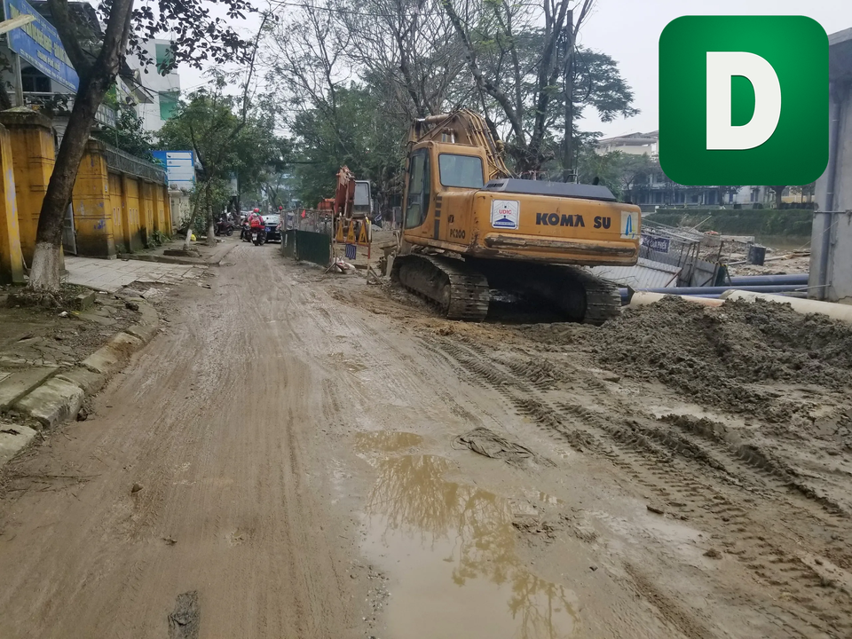 Sát Tết, người dân Huế ngán ngẩm nhìn những con đường nát bét - 6 Sát Tết, người dân Huế ngán ngẩm nhìn những con đường nát bét - 6