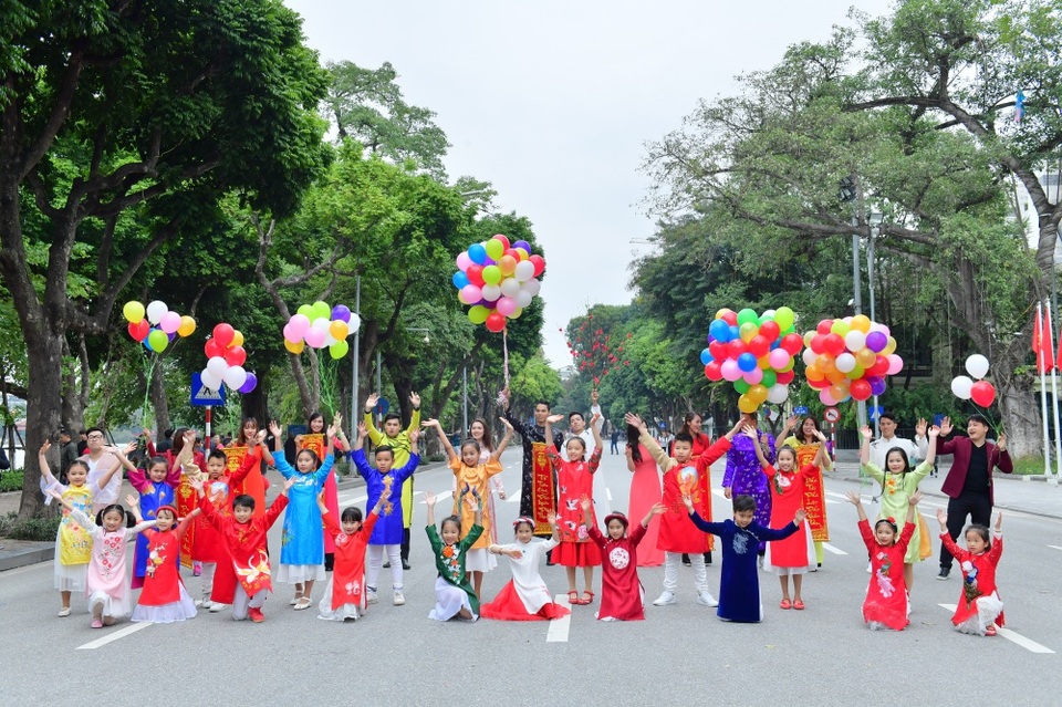 Hoa hau Dinh Trong Van Quyet 20.jpg Hoa hau Dinh Trong Van Quyet 20.jpg