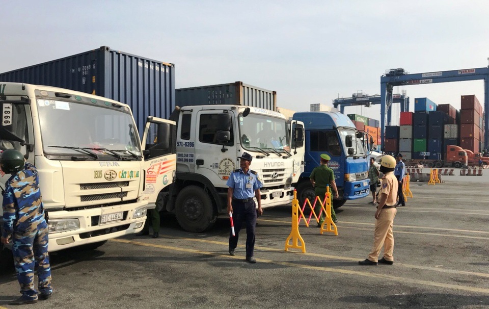 Phát hiện 3 tài xế container cảng phía Đông Sài Gòn sử dụng ma túy - 2 Phát hiện 3 tài xế container cảng phía Đông Sài Gòn sử dụng ma túy - 2