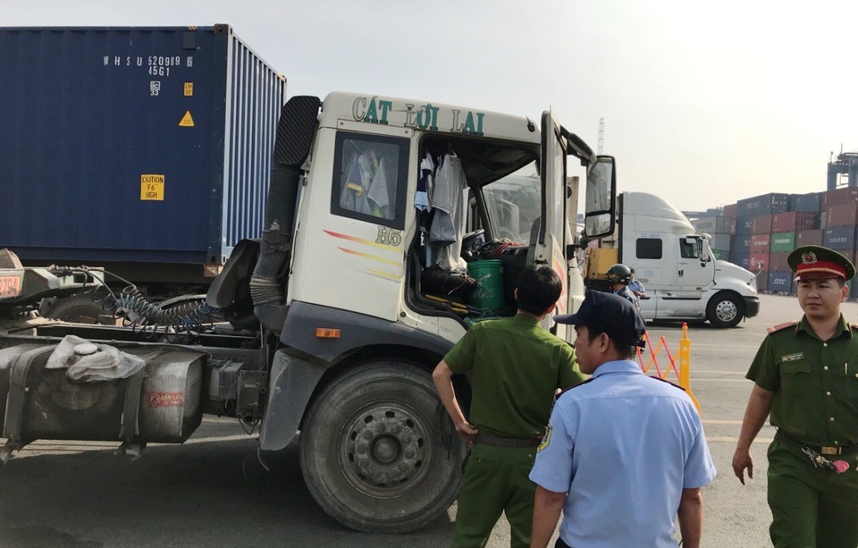 Phát hiện 3 tài xế container cảng phía Đông Sài Gòn sử dụng ma túy - 6 Phát hiện 3 tài xế container cảng phía Đông Sài Gòn sử dụng ma túy - 6