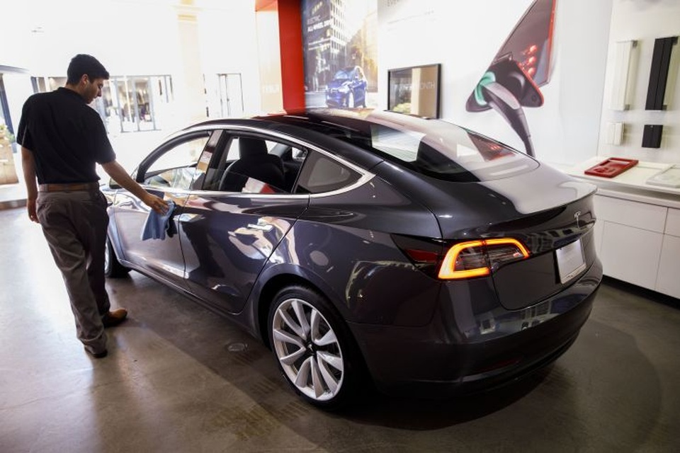Tesla có gì hơn các nhà sản xuất ô tô truyền thống? - 1 Tesla có gì hơn các nhà sản xuất ô tô truyền thống? - 1