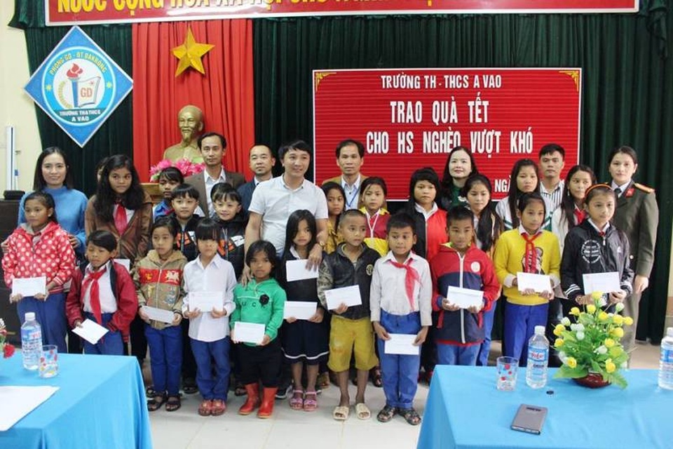 Quảng Trị: Trao hàng trăm suất quà Tết cho học sinh vùng khó khăn - 2 Quảng Trị: Trao hàng trăm suất quà Tết cho học sinh vùng khó khăn - 2