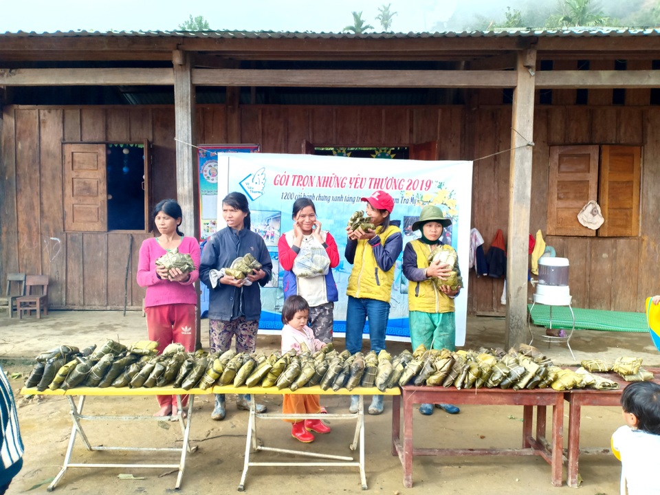 Cô trò vùng cao cùng gói bánh chưng tặng bạn nghèo ăn tết - 11 Cô trò vùng cao cùng gói bánh chưng tặng bạn nghèo ăn tết - 11