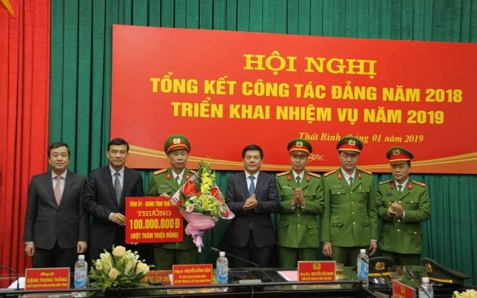 Bắt một công nhân là nghi can thực hiện vụ cướp ngân hàng - 2 Bắt một công nhân là nghi can thực hiện vụ cướp ngân hàng - 2