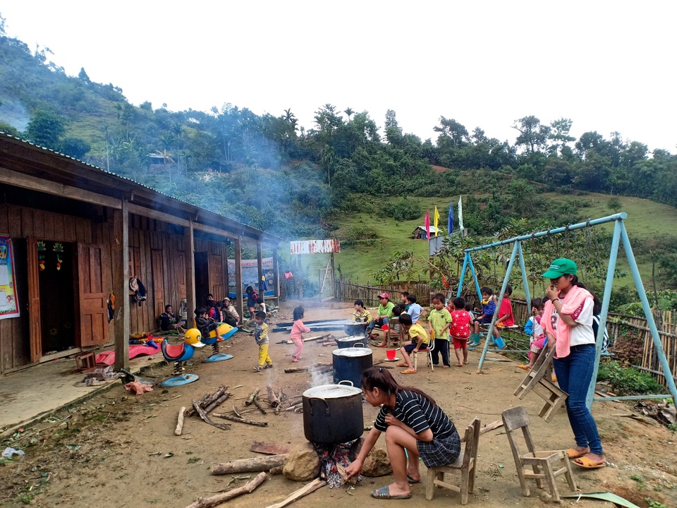 Cô trò vùng cao cùng gói bánh chưng tặng bạn nghèo ăn tết - 8 Cô trò vùng cao cùng gói bánh chưng tặng bạn nghèo ăn tết - 8