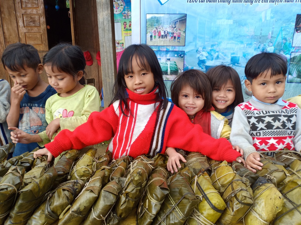 Cô trò vùng cao cùng gói bánh chưng tặng bạn nghèo ăn tết - 9 Cô trò vùng cao cùng gói bánh chưng tặng bạn nghèo ăn tết - 9