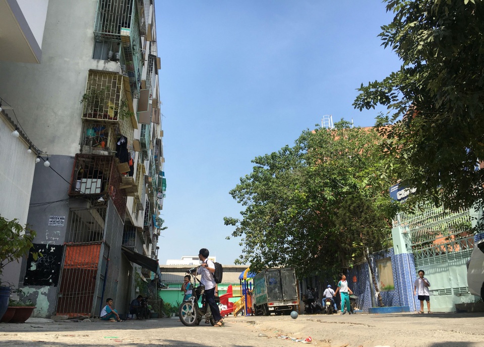 Chung cư nghiêng dọa sập bất thình lình, yêu cầu di dân khẩn cấp - 1 Chung cư nghiêng dọa sập bất thình lình, yêu cầu di dân khẩn cấp - 1