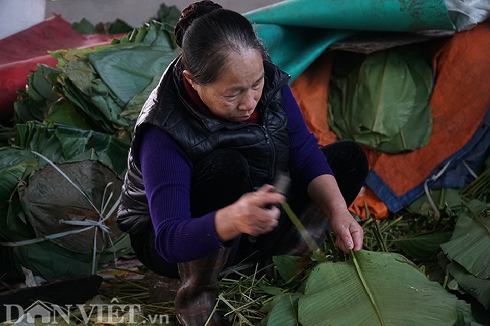 Làng gói bánh chưng lớn nhất Hà Nội tất bật vào vụ Tết - 3 Làng gói bánh chưng lớn nhất Hà Nội tất bật vào vụ Tết - 3